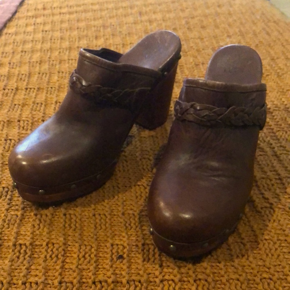 Ugg Women Kaylee Mules Clogs Brown Studded Braided size 9, Eu 40